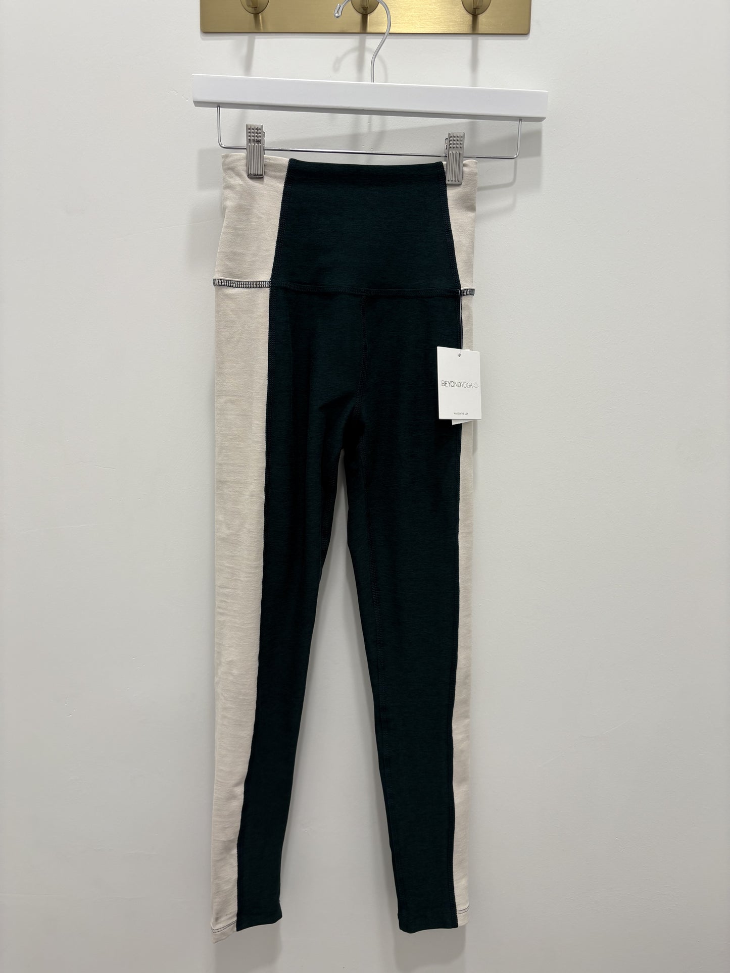 Beyond Yoga Green/White Leggings